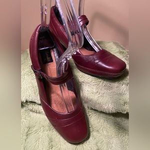 Clarks Artisan Active Air Maryjane Womens Size 7.5
Burgundy Red Leather